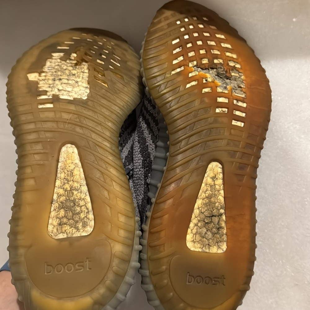 Yeezy Boost 350 V2 'Beluga 2.0' - Picture 7 of 9